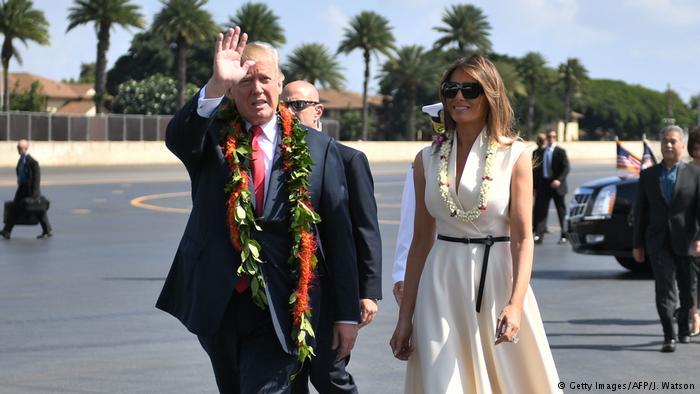 USA Hawai Besuch Trump Blumenkette (Getty Images/AFP/J. Watson)