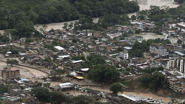Muchas construcciones han resultado dañadas por las inundaciones en Cauca (EFE)