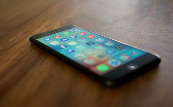 Cómo cargar (mucho) más rápido el iPhone X