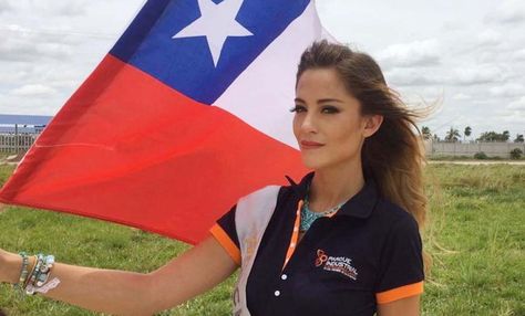 Valentina Schnitzer, la miss Chile que se solidarizó con la causa marítima boliviana.
