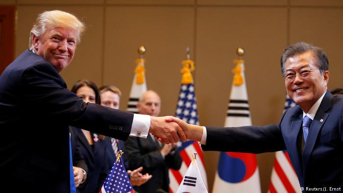Südkorea Donald Trump und Moon Jae-in (Reuters/J. Ernst)