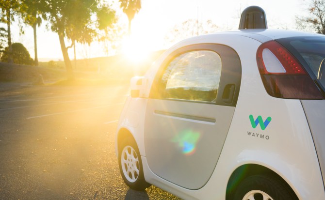 Waymo prueba su coche autónomo sin un conductor al volante