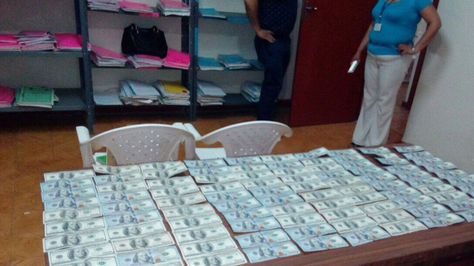 Dinero incautado en aprehensión del fiscal de Camiri.