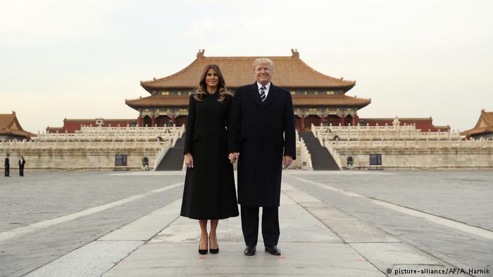 China Trump auf erster Asien-Reise (picture-alliance/AP/A. Harnik)