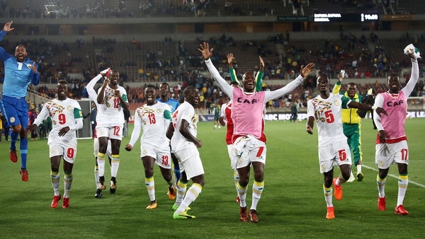 Senegal celebra el triunfo ante Sudáfrica y la clasificación al Mundial (AFP)