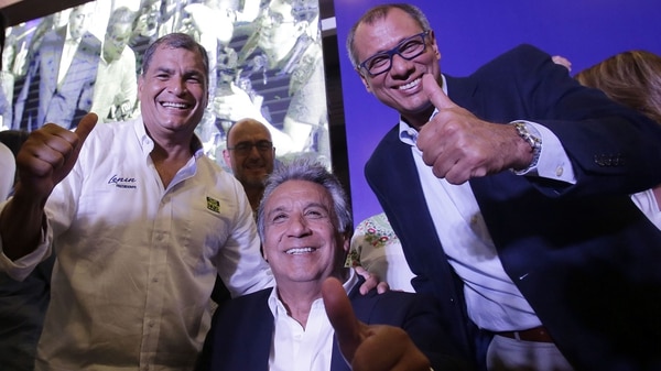Otros tiempos: Correa, Moreno y Glas, durante la última campaña presidencial (AP)