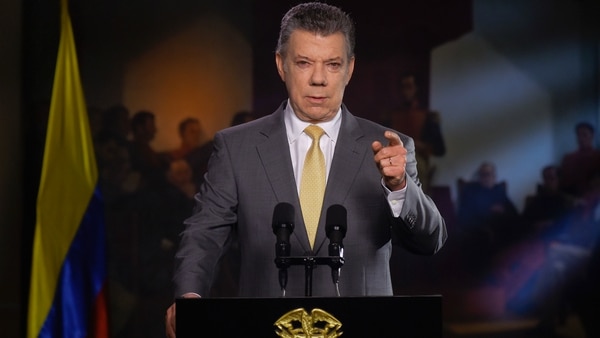 El presidente Juan Manuel Santos durante su discurso en la televisión en el que anuncio el aval de la Corte a la JEP. (AFP)