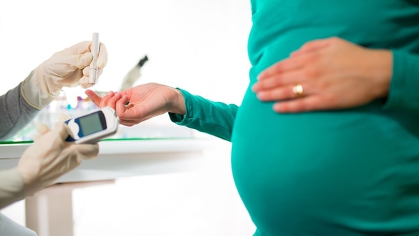 Aproximadamente uno de cada siete nacimientos se ve afectado por la diabetes gestacional (Getty)