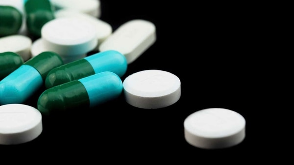 Además de la producción farmacéutica del fentanilo, también se elabora de forma ilícita y es un opioide sintético 50 a 100 veces más potente que la morfina