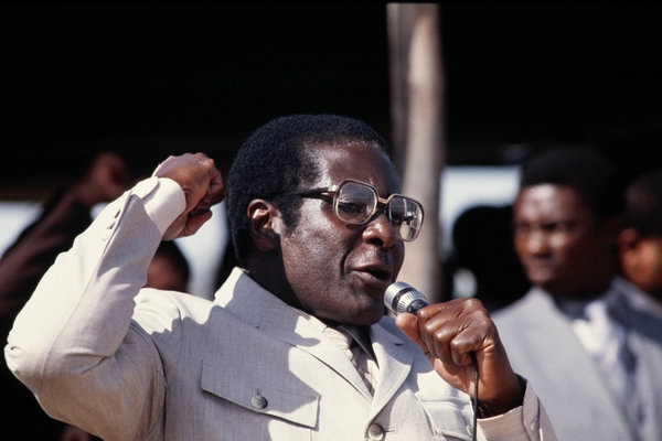 Mugabe da un discurso en 1984, en los inicios de su gobierno al mando de Zimbabwe (AFP