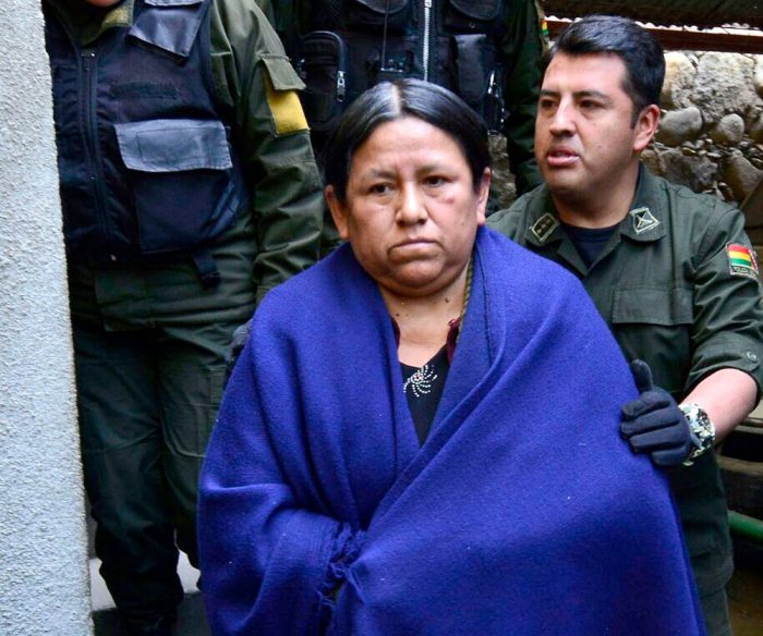 Nemesia Achacollo, exministra de Desarrollo Rural y Tierras, cumplirá su arresto domiciliario en la ciudad de Montero.