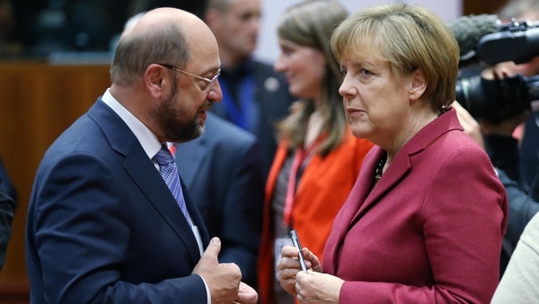 Martín Schulz, líder de la socialdemocracia, y la canciller Angela Merkel, podrían revivir la alianza quebrada en septiembre