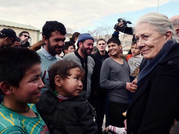 Vanessa Redgrave en una visita a campos de refugiados