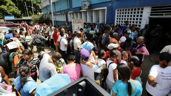 Las condiciones de vida en Venezuela empeoran a diario y ser opositor al régimen se está convirtiendo en una ocupación peligrosa (REUTERS)