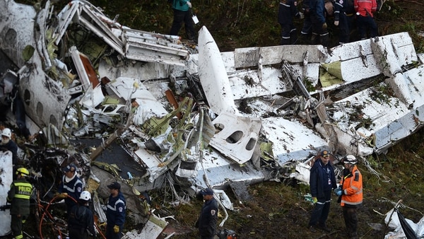 Los restos del avión de LaMia que trasportaba al equipo de Chapecoense (AFP)