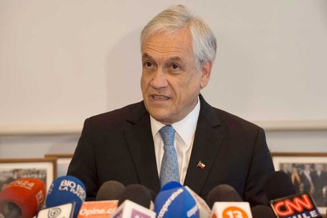 El expresidente de Chile y precandidato presidencial Sebastián Piñera habla durante una rueda de prensa, en Santiago de Chile.