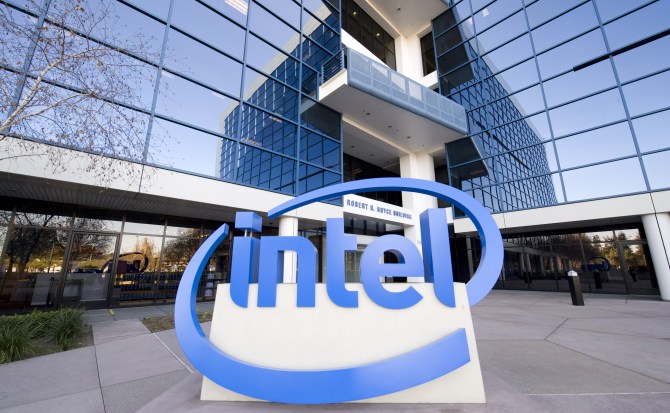 Intel llevará el entretenimiento de Warner Bros. a los coches autónomos