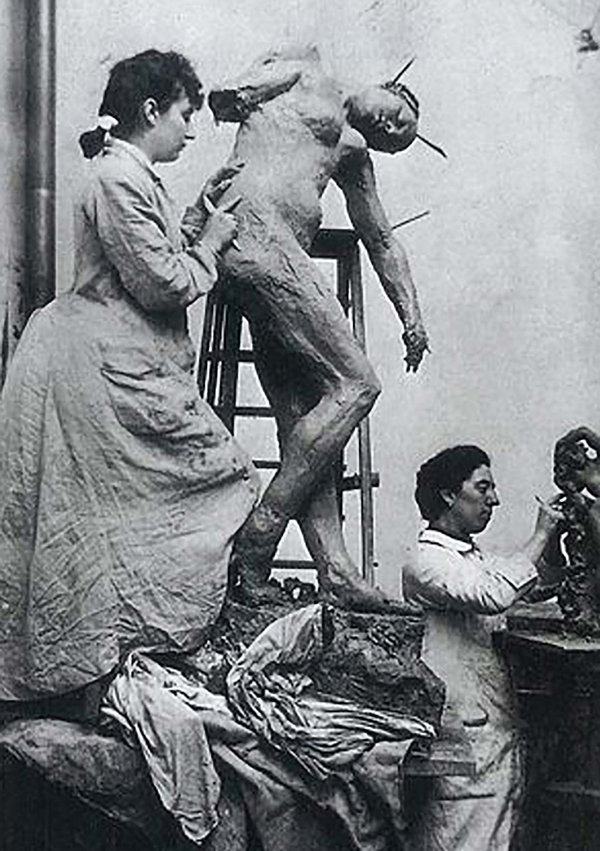 Camille Claudel trabajando en el atelier de Auguste Rodin