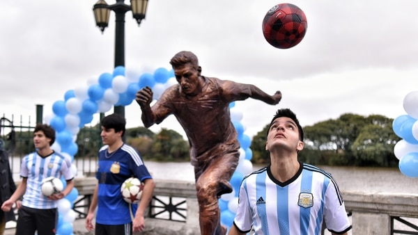 (Adrián Escandar)