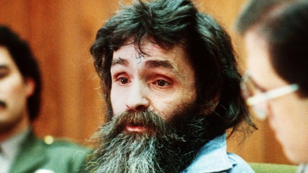 Charles Manson en 1986. Él y sus seguidores fueron condenados a la pena de muerte, pero en 1972 la sentencia fue convertida en cadena perpetua debido a la abolición de la pena de muerte en California (AP)