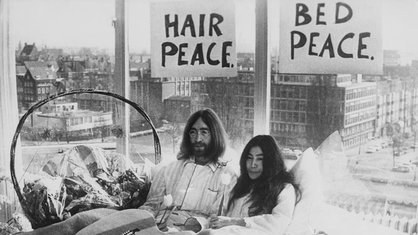 Bed-In. “La cama de la paz” fue una manifestación contra la guerra realizada durante dos semanas en Ámsterdam y en Montreal. (Getty)