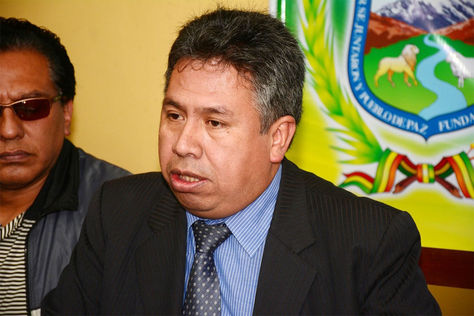 Luis Larrea, presidente del Colegio Médico de La Paz, en conferencia de prensa. 