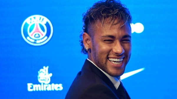 2017: Neymar se transformó en el pase más de la historia al emigrar al PSG; previamente ganó la Copa del Rey con Barcelona (AFP)