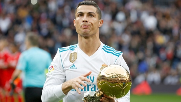 Cristiano Ronaldo expuso todos sus Balones de Oro ante el Santiago Bernabéu (Reuters)