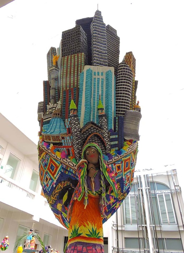 Piñata ganadora en el concurso 2017 del Museo de Arte Popular.