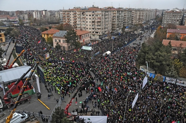 Una manifestación de este domingo en Diyarbakir, Turquía, en apoyo de Palestina y en rechazo de la medida tomada por Donald Trump (AFP)
