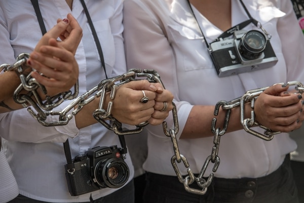 Activistas protestan por la detención del fotoperiodista egipcio Mahmoud Abu Zeid ‘Shawkan’ en agosto de 2017 en Londres, Reino Unido (Carl Court/Getty Images)