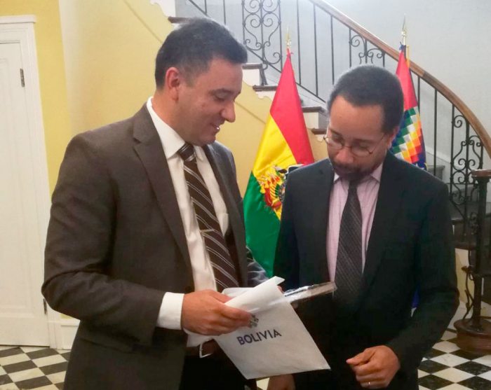BRUCE WILLIAMSON, (DERECHA) NUEVO ENCARGADO DE NEGOCIOS DE LA EMBAJADA DE ESTADOS UNIDOS EN BOLIVIA.