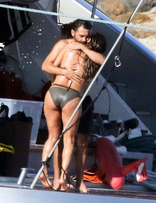 Los rumores de embarazo tomaron fuerza en septiembre por estas fotos de sus vacaciones en Grecia (Grosby Group)