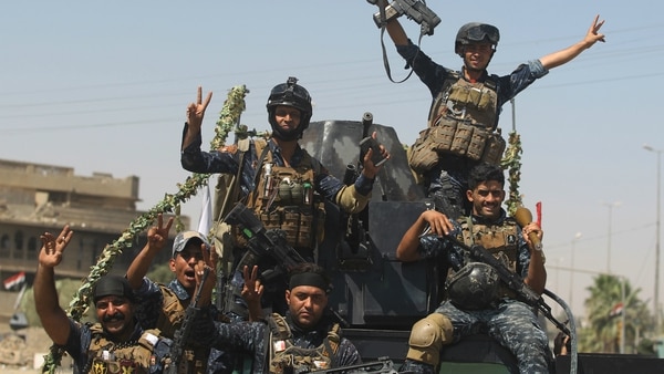 Tropas iraquíes celebran la victoria en julio de 2017 (AFP)