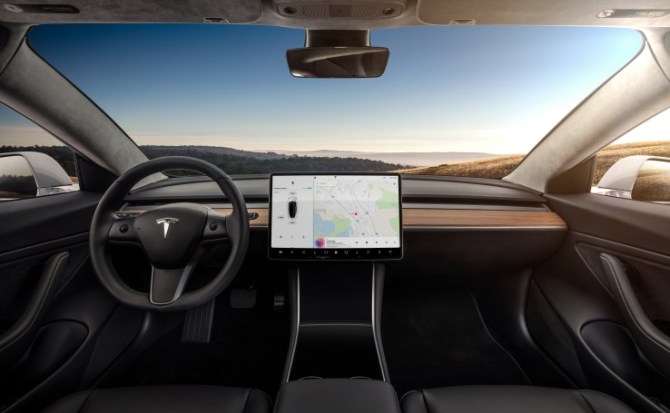 Tesla actualizará su sistema de navegación en 2018