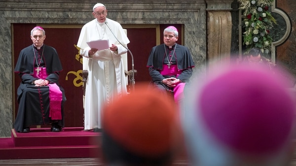 El papa Francisco durante su discurso a la Curia romana. (Reuters)