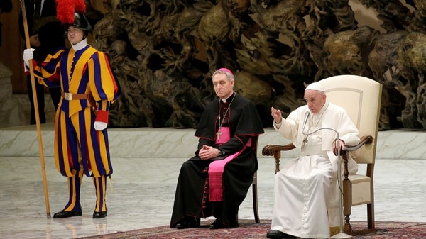 El Papa Francisco ante el personal del Vaticano durante una audiencia especial en la sala Pablo VI del Vaticano el 21 de diciembre de 2017. (Reuters)