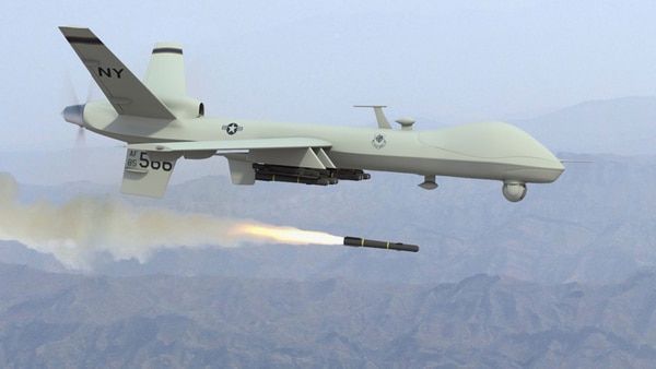 Un drone de Estados Unidos lanzando un misil hellfire