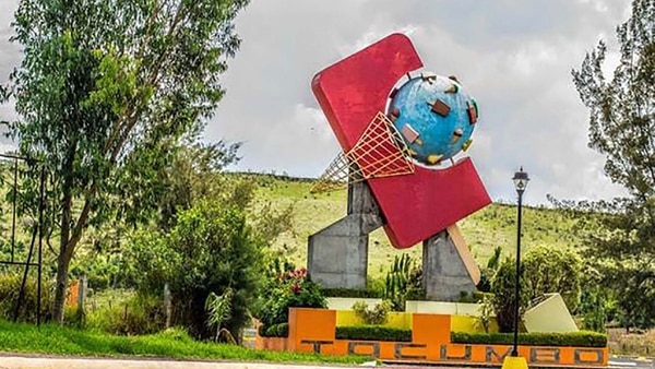 Monumento a la paleta helada a la entrada de Tocumbo, Michoacán