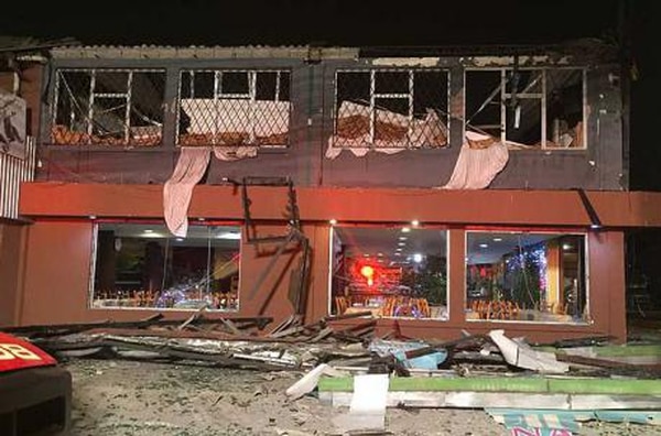 El restaurante quedó devastado luego de la explosión. (Cortesía El Comercio)