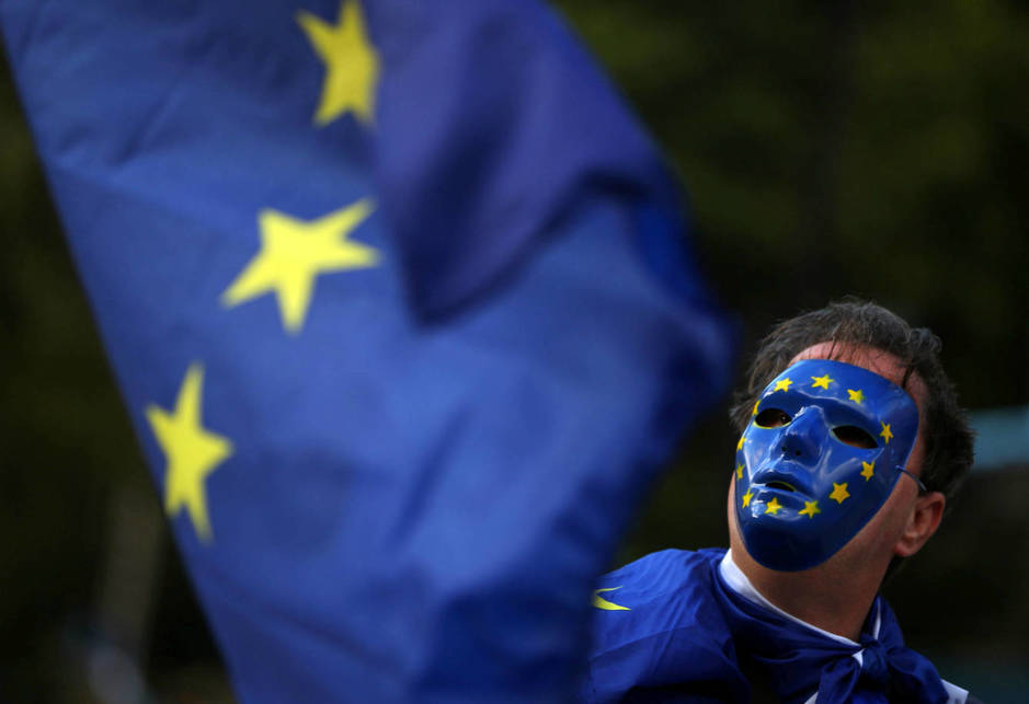 Un manifestante pro-europeo participa en un acto contra el Brexit en Londres. (Reuters)