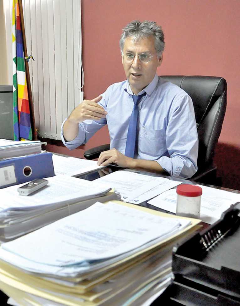 DAVID BARRIGA EN LA CONTRALORÍA, EN SU ÚLTIMO DÍA DE TRABAJO, EL 28 DE DICIEMBRE.