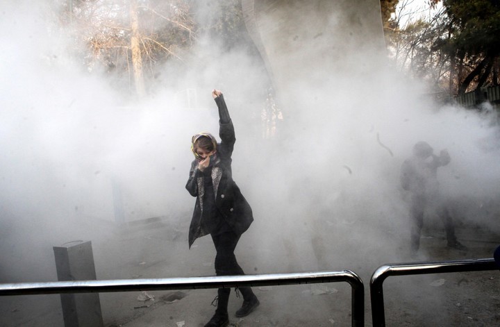 Irán: en medio de las protestas, el Gobierno restringe el acceso a las redes sociales