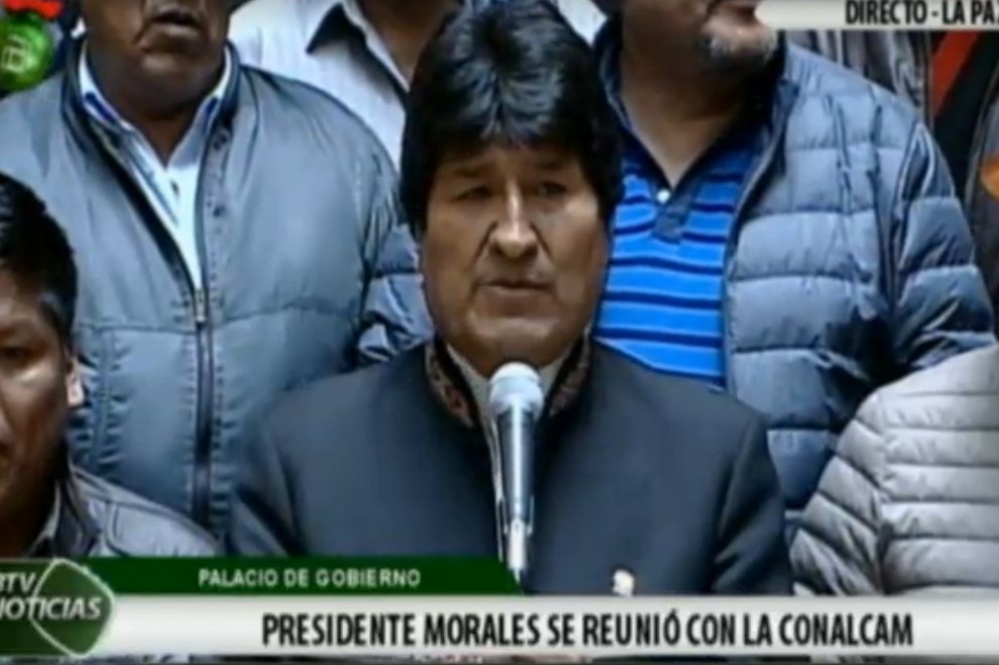 Morales cede y decide derogar el artículo 205 del Código Penal