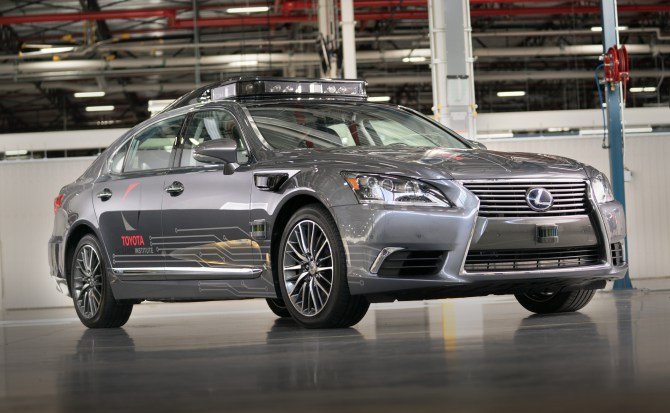 Nuevo coche autónomo de Toyota con visión 360º de hasta 200 metros de alcance