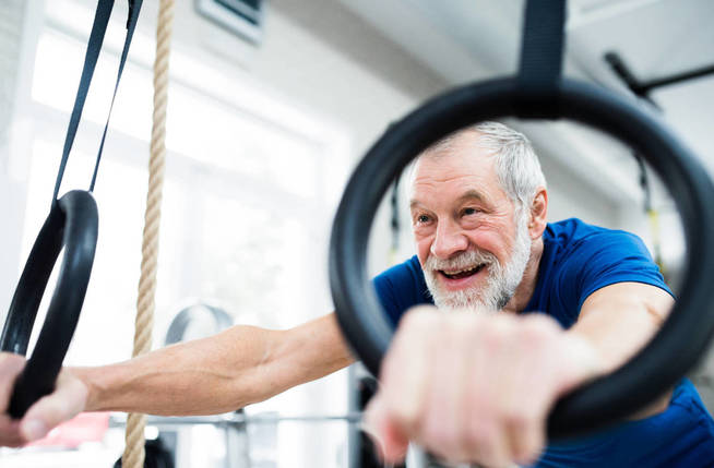 Muchas personas de la tercera edad incurren en el error de dejar de hacer ejercicio. (iStock)