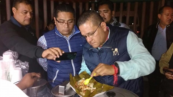 La Fiscalía del estado de Veracruz acudió a los puestos de comida para analizar si tienen carne de perro (GolpePolíticoMx)