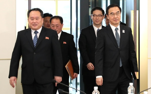 Delegados de las Coreas arriban a la reunión de este martes