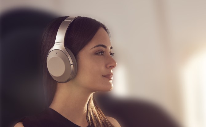 Sony actualizará el software de sus viejos auriculares e integrará Google Assistant
