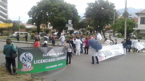 Profesionales en salud se suman al paro y bloqueo dispuesto por cívicos en Cochabamba. Foto:Fernando Cartagena